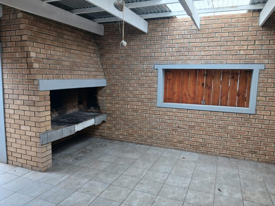 4 Bedroom Property for Sale in Hartenbos Central Western Cape